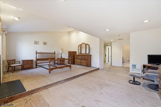 137 Castle Ridge Dr, East Hanover Twp., NJ 07936