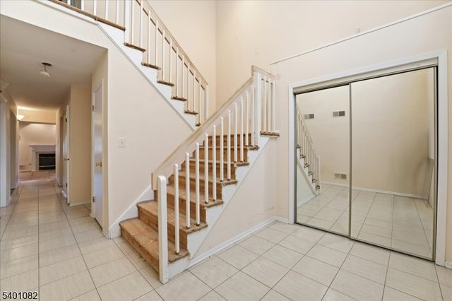 137 Castle Ridge Dr, East Hanover Twp., NJ 07936