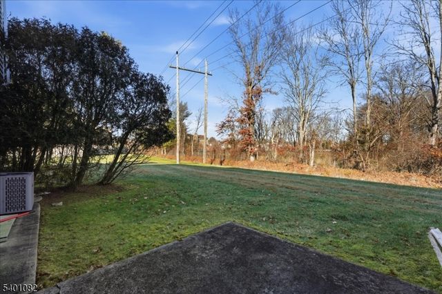 137 Castle Ridge Dr, East Hanover Twp., NJ 07936