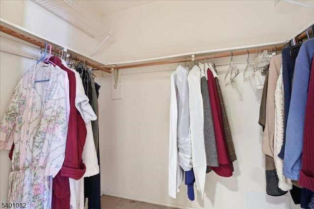 137 Castle Ridge Dr, East Hanover Twp., NJ 07936