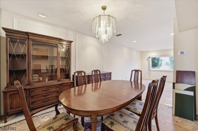 137 Castle Ridge Dr, East Hanover Twp., NJ 07936