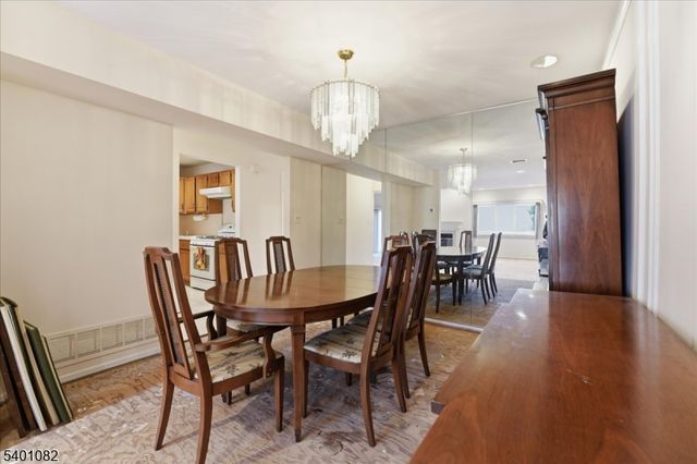 137 Castle Ridge Dr, East Hanover Twp., NJ 07936