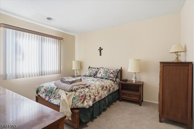 137 Castle Ridge Dr, East Hanover Twp., NJ 07936