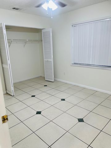 5318 Garden Hills Circle, West Palm Beach, FL 33415