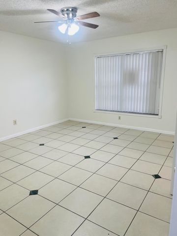 5318 Garden Hills Circle, West Palm Beach, FL 33415