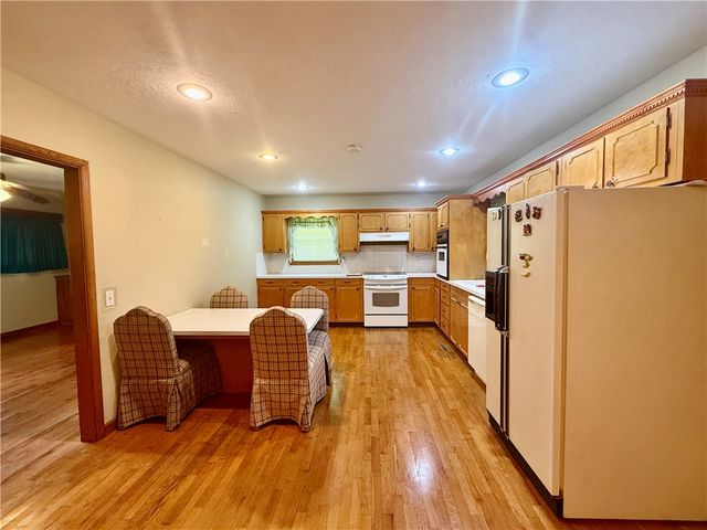 17351 Arkansas 37, Garfield, AR 72732