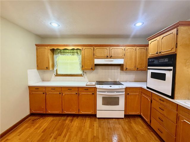 17351 Arkansas 37, Garfield, AR 72732