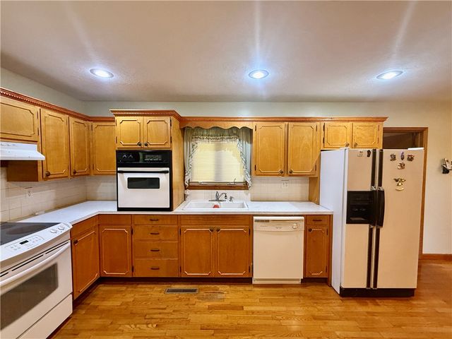 17351 Arkansas 37, Garfield, AR 72732