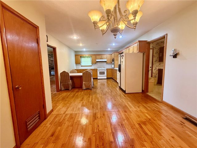 17351 Arkansas 37, Garfield, AR 72732