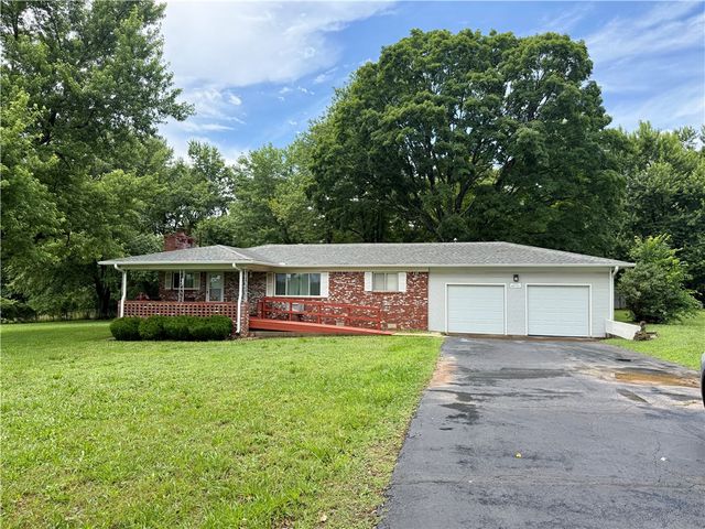 17351 Arkansas 37, Garfield, AR 72732
