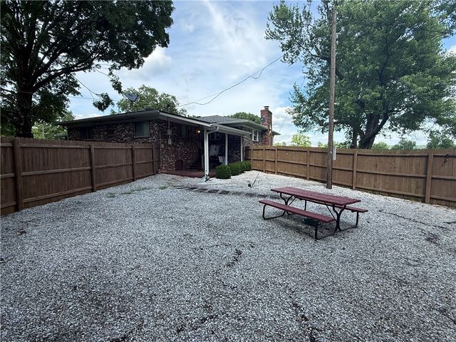 17351 Arkansas 37, Garfield, AR 72732