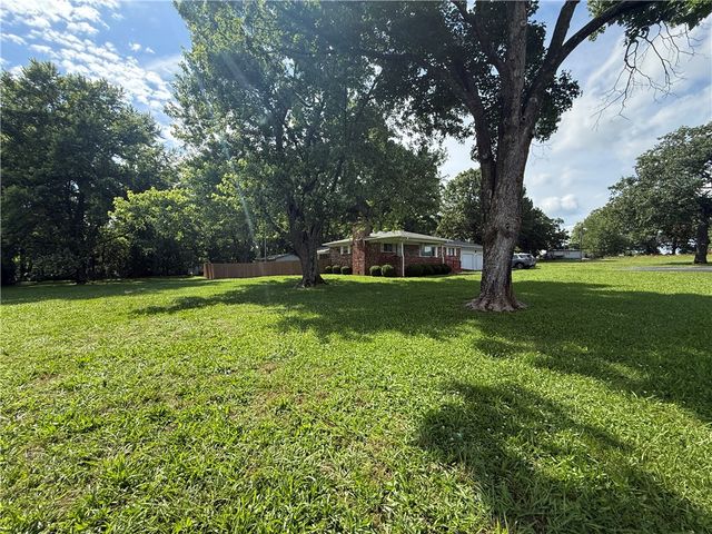 17351 Arkansas 37, Garfield, AR 72732