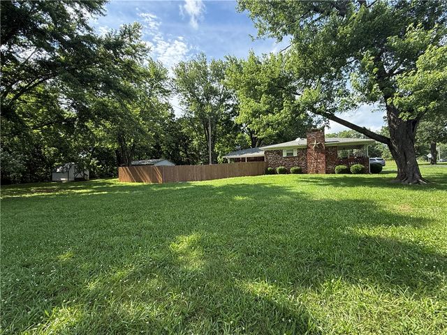 17351 Arkansas 37, Garfield, AR 72732