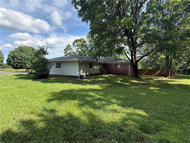 17351 Arkansas 37, Garfield, AR 72732