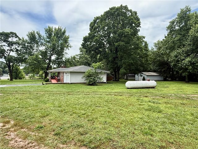 17351 Arkansas 37, Garfield, AR 72732