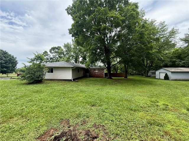 17351 Arkansas 37, Garfield, AR 72732