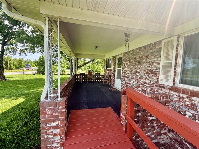 17351 Arkansas 37, Garfield, AR 72732
