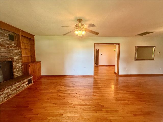 17351 Arkansas 37, Garfield, AR 72732