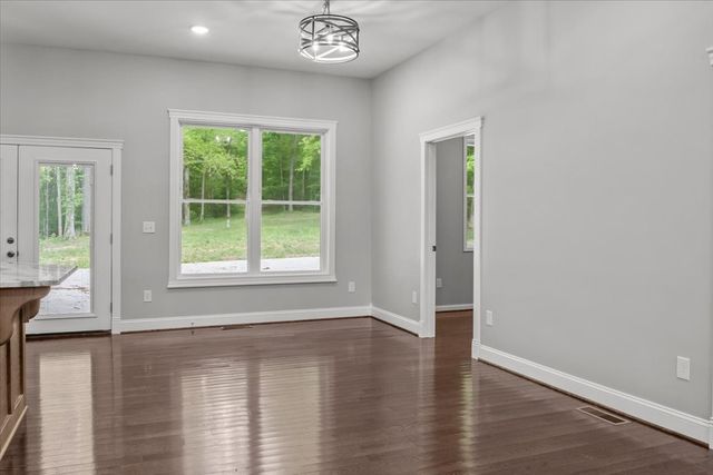 6130 Clydeton Rd, Waverly, TN 37185