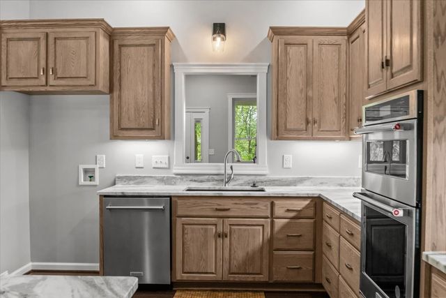 6130 Clydeton Rd, Waverly, TN 37185