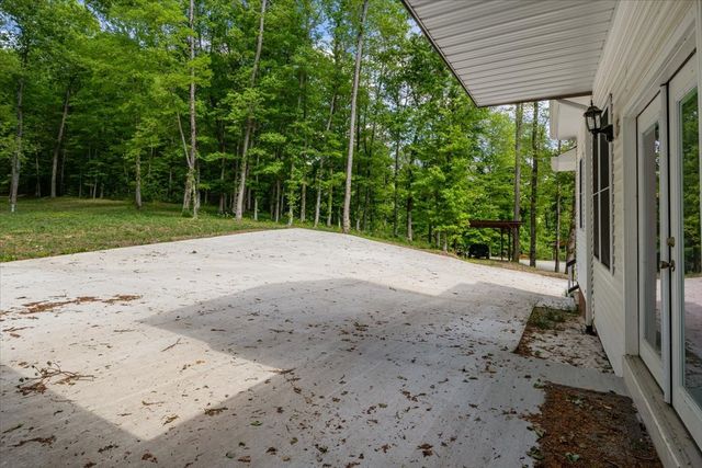 6130 Clydeton Rd, Waverly, TN 37185