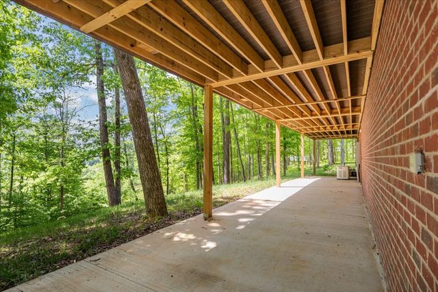 6130 Clydeton Rd, Waverly, TN 37185
