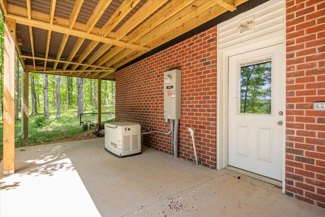 6130 Clydeton Rd, Waverly, TN 37185