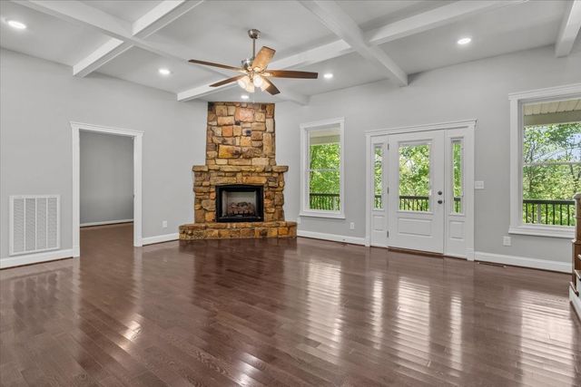6130 Clydeton Rd, Waverly, TN 37185