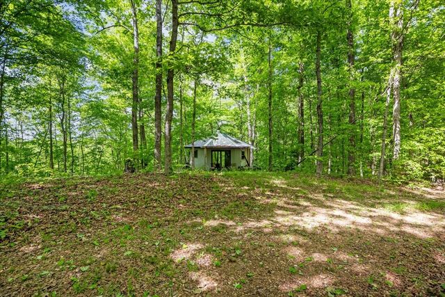 6130 Clydeton Rd, Waverly, TN 37185