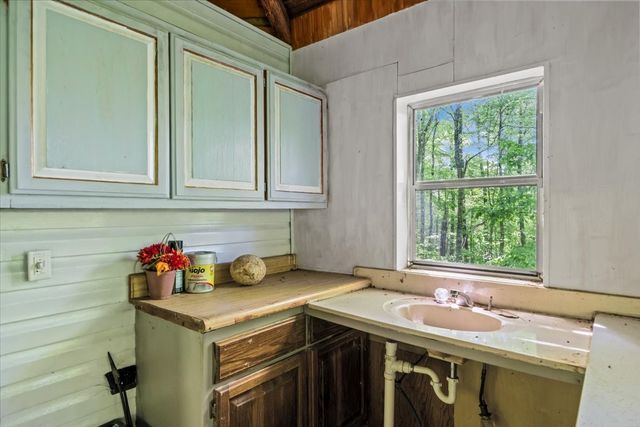 6130 Clydeton Rd, Waverly, TN 37185