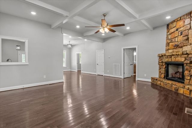 6130 Clydeton Rd, Waverly, TN 37185