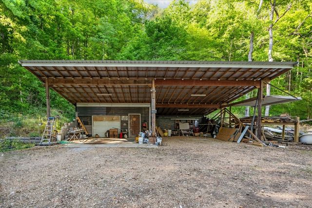 6130 Clydeton Rd, Waverly, TN 37185
