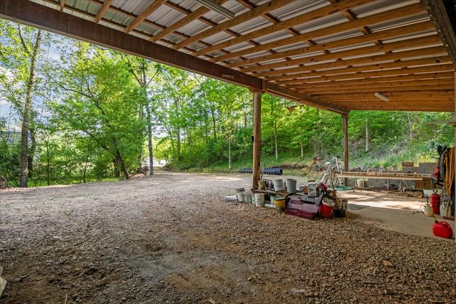 6130 Clydeton Rd, Waverly, TN 37185