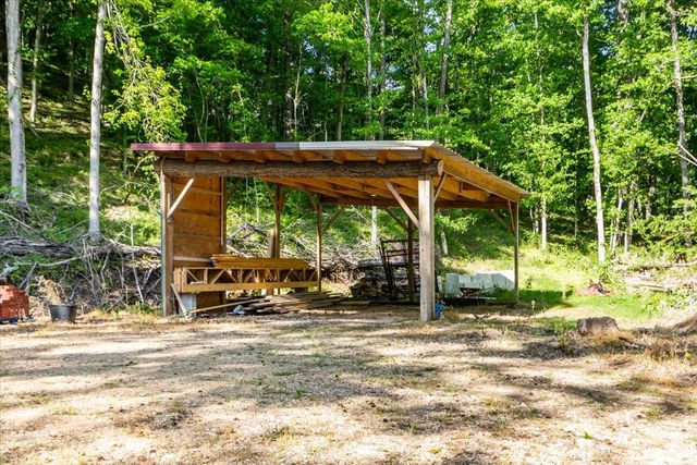 6130 Clydeton Rd, Waverly, TN 37185