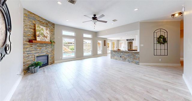 308 Oak Creek Court, League City, TX 77573