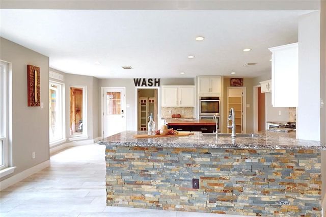 308 Oak Creek Court, League City, TX 77573