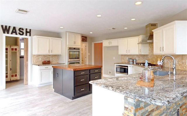 308 Oak Creek Court, League City, TX 77573