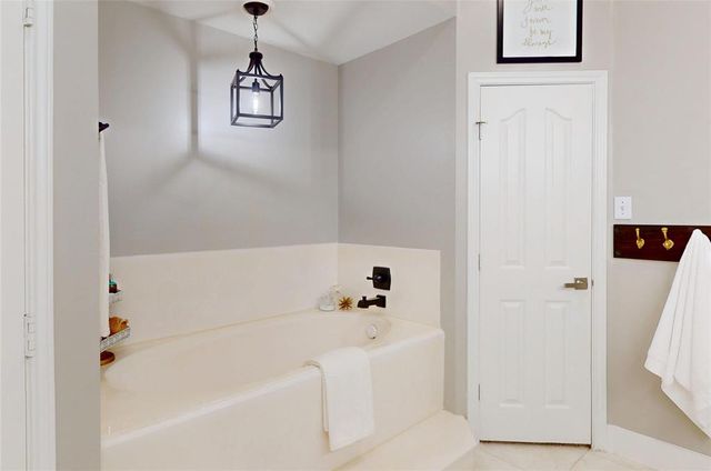 308 Oak Creek Court, League City, TX 77573