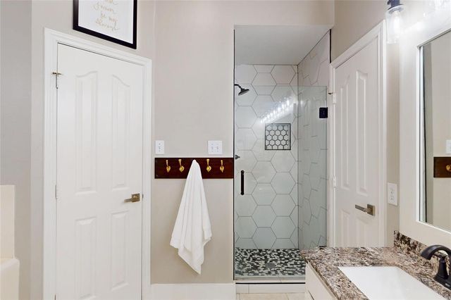 308 Oak Creek Court, League City, TX 77573