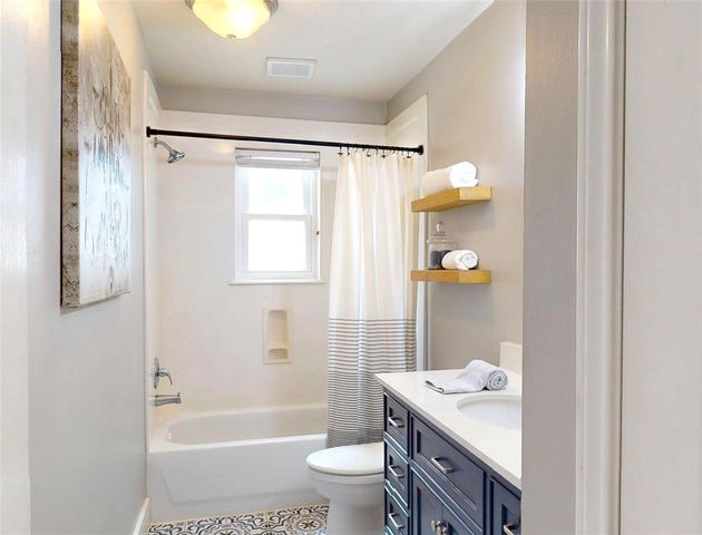 308 Oak Creek Court, League City, TX 77573