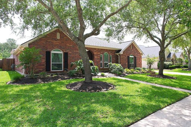 308 Oak Creek Court, League City, TX 77573