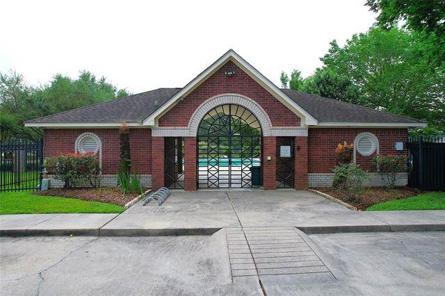 308 Oak Creek Court, League City, TX 77573