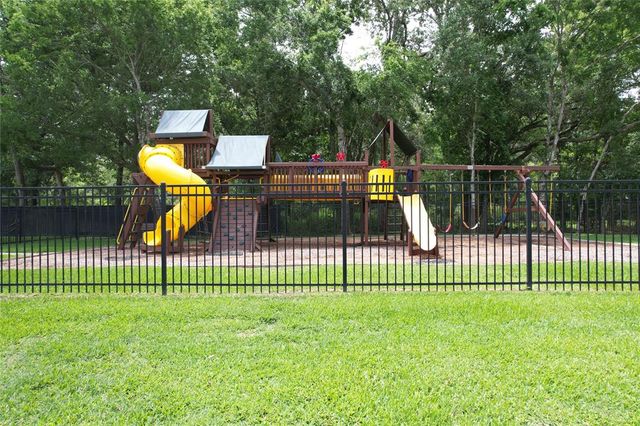 308 Oak Creek Court, League City, TX 77573