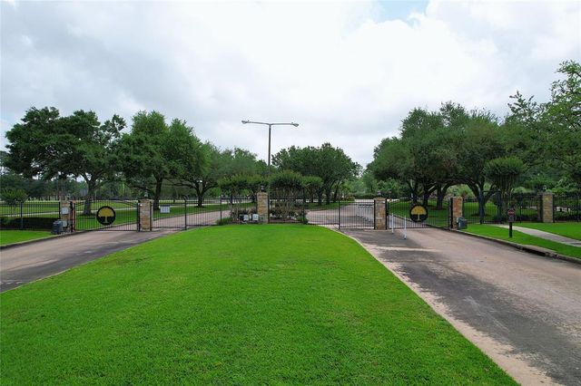 308 Oak Creek Court, League City, TX 77573