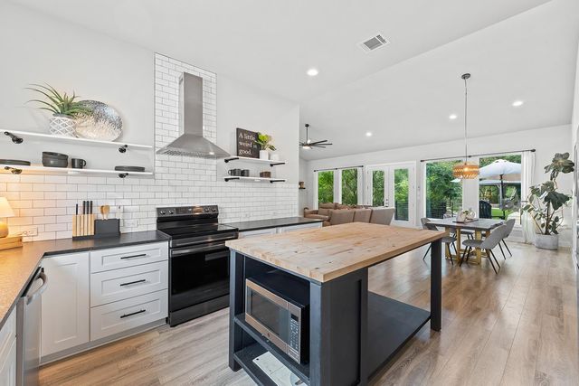 20702 Post Oak DR, Lago Vista, TX 78645