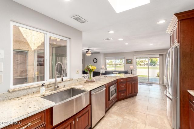 11837 S TONOPAH Drive, Phoenix, AZ 85044