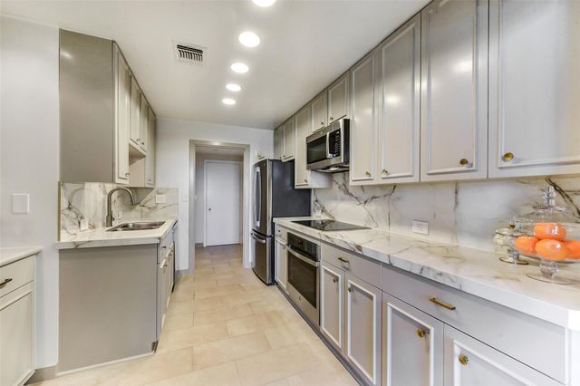 5100 San Felipe Street 164, Houston, TX 77056