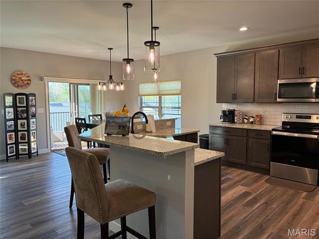 8085 Villa Valley Lane, Caseyville, IL 62232
