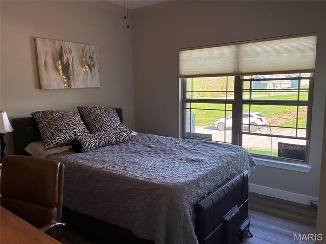 8085 Villa Valley Lane, Caseyville, IL 62232