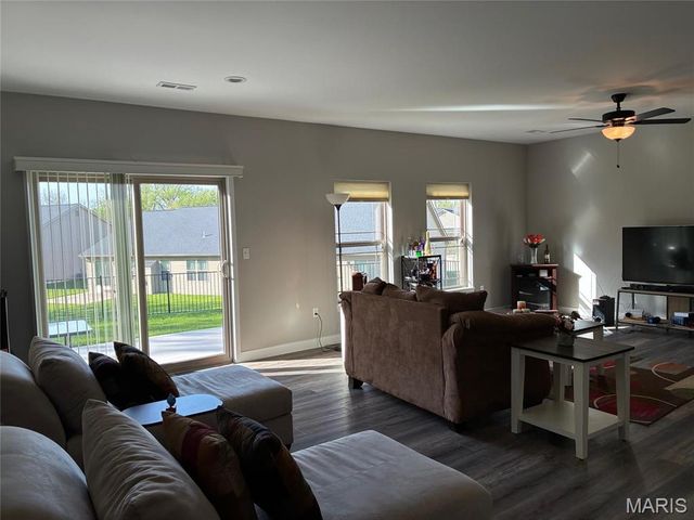 8085 Villa Valley Lane, Caseyville, IL 62232